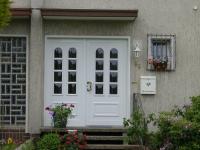 Haustür Doppelflügelig in weiß in Reihenhaus