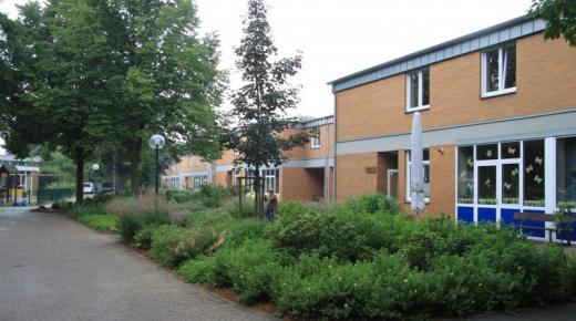 Fenster in weiß in Reihenhäusern