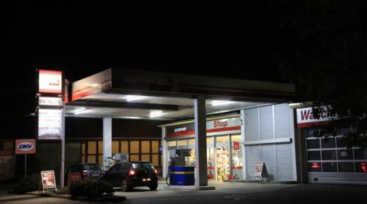 Jalousien an Tankstelle