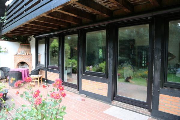 PaX-Fenster in dunkelbraun