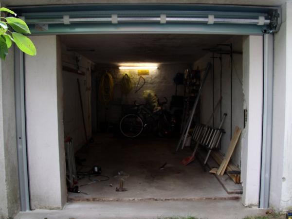 Rolltor Garage unter Montage