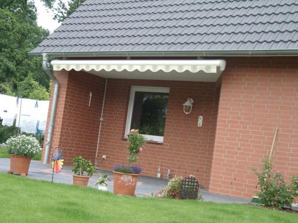 Markise gestreift eingefahren