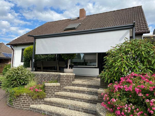 Weinor Plaza Viva Markise halb geschlossen