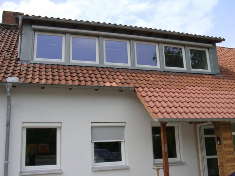 Fensterfront in weiß Dachgaube