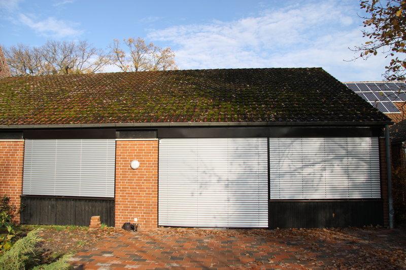 Jalousien an Einfamilienhaus
