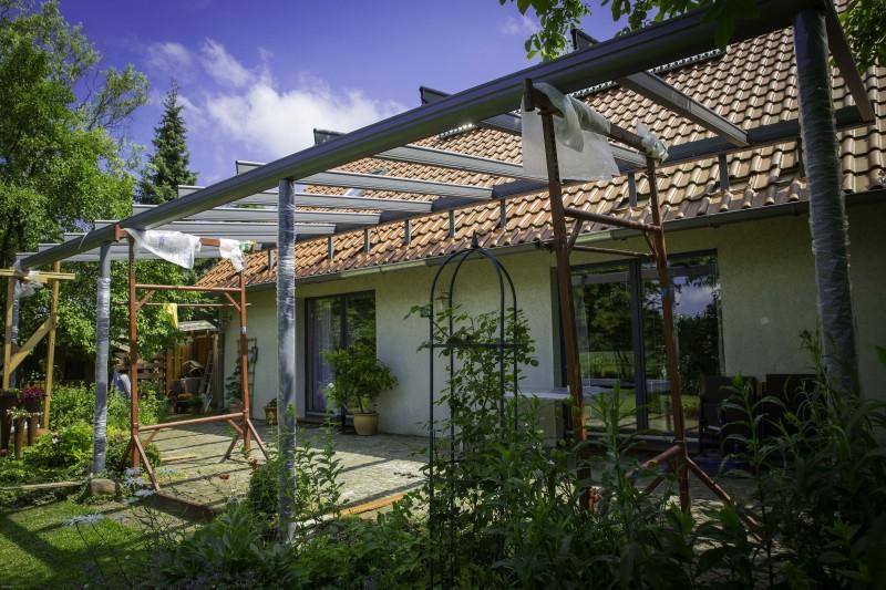 Terrassenüberdachung Aluminium unter Montage