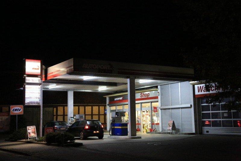 Jalousien an Tankstelle