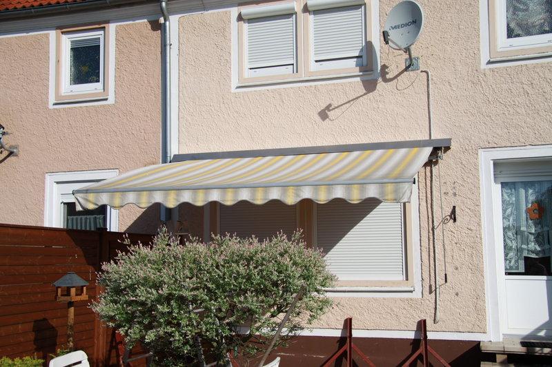 Markise gelb-weiß-gestreift alt 2