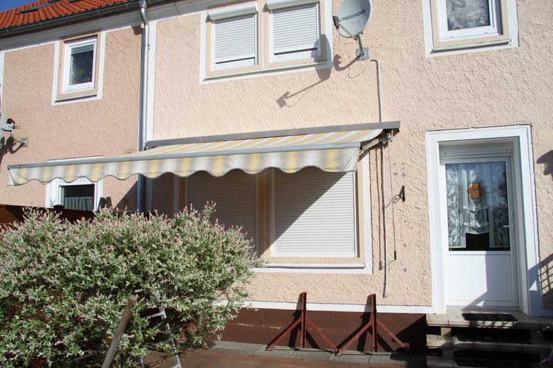 Markise gelb-weiß-gestreift alt